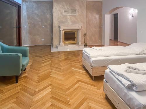 a room with two beds and a fireplace at T&K Apartments - Erkrath - 4 Zimmer Apartments in Erkrath