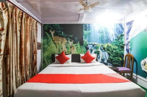 Cama ou camas em um quarto em Tehri Lake View Camp and Cottage