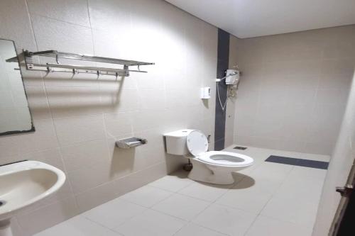 a bathroom with a toilet and a sink at OYO 90883 Pavilion Inn Hotel in Lumut