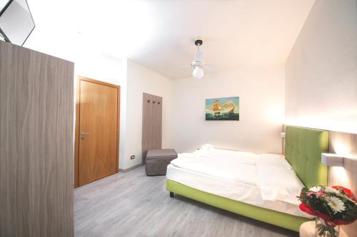 Postel nebo postele na pokoji v ubytování Hotel Menapace