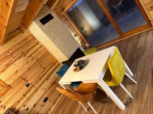 an overhead view of a table and chairs in a room at Zaovinska idila in Bjeluša