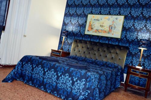 Ένα ή περισσότερα κρεβάτια σε δωμάτιο στο Venice Rainbow Apartment San Marco