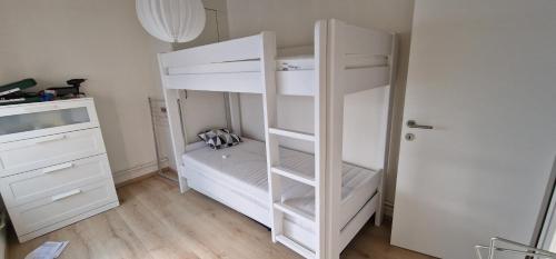 Poschodová posteľ alebo postele v izbe v ubytovaní Appartement Coxyde