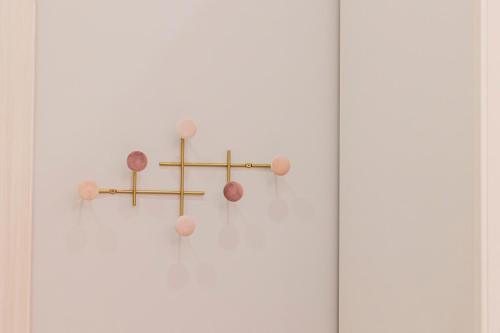 a white wall with a towel rack with balls on it at Enchanting Suites Salerno in Salerno