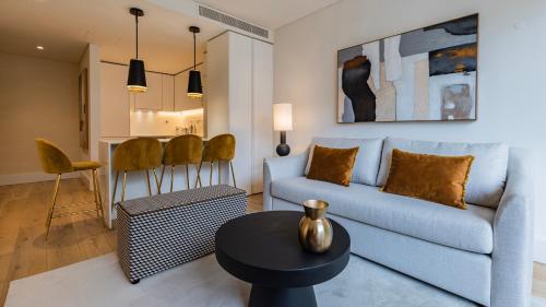 Deluxe 1 BDR Apartment with Pool by LovelyStay