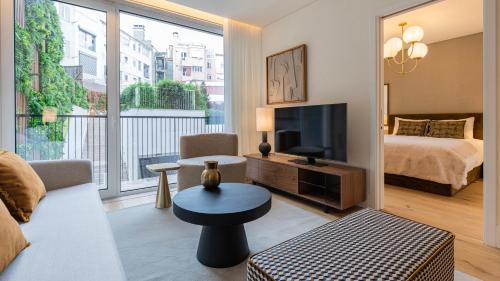Deluxe 1 BDR Apartment with Pool by LovelyStay