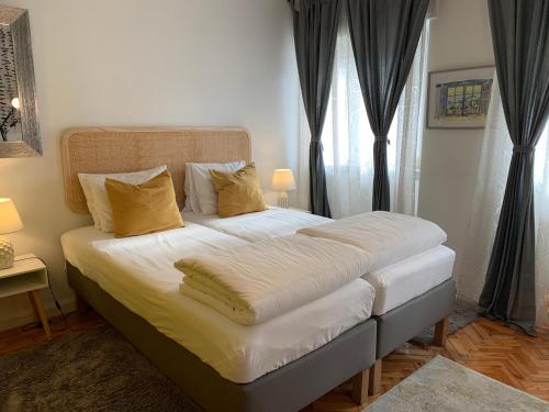 Postel nebo postele na pokoji v ubytování Beautiful Private Room next to Lisbon - NEW