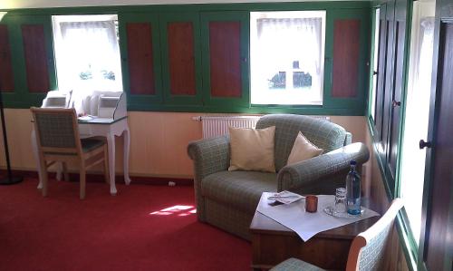 a living room with a couch and a table at Romantik Hotel Zum Lindengarten in Kurort Jonsdorf