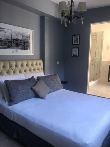 Кровать или кровати в номере Maitre Hotel Boutique
