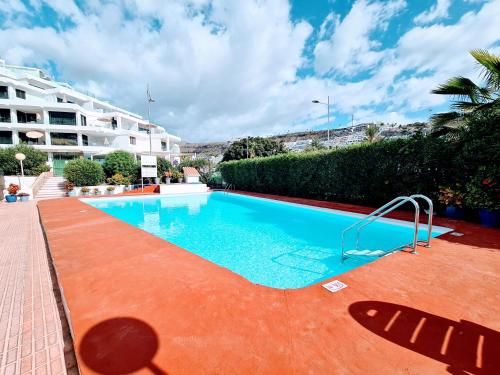 VV Cecilia's "by henrypole home"