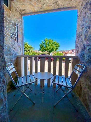 Μπαλκόνι ή βεράντα στο Harbour View House Studio Apartment