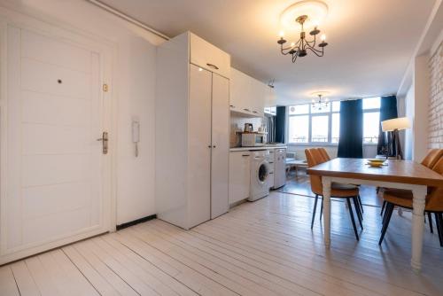 a kitchen and dining room with a dining table and a dining room at 5 Apartment Galata in Istanbul