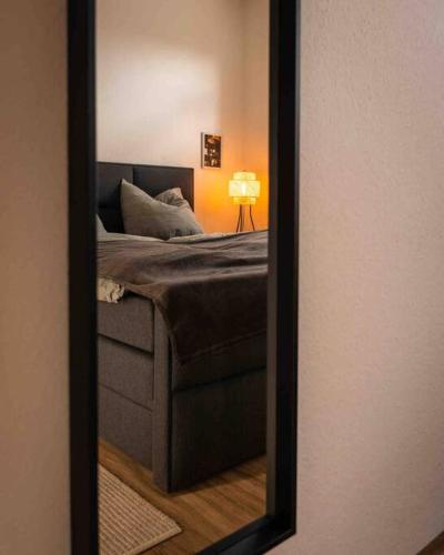 a mirror reflection of a bed in a bedroom at Ferienwohnung Bali Style mit High Speed WLAN und gratis Parkplatz in Gera