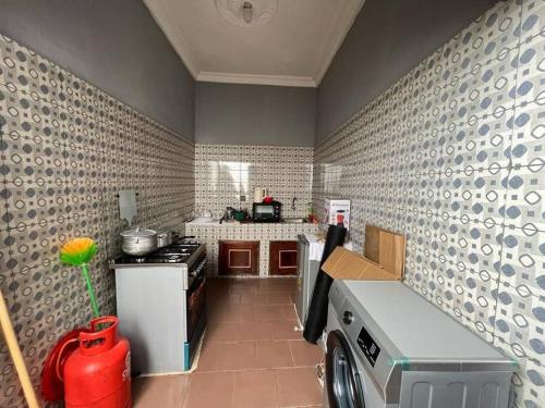 a kitchen with a stove and a counter top at Appartement F2 Meublé in Cotonou