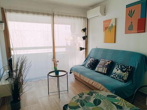 2 pièces climatisé avec balcon dans le vieil Antibes, résidence avec ascenseur