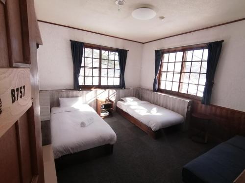 A bed or beds in a room at Pilot Lodge