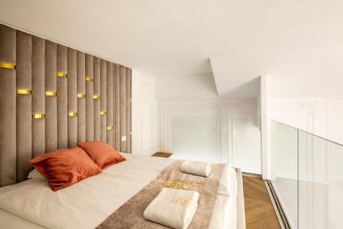 Posteľ alebo postele v izbe v ubytovaní JACUZZI ROYAL SUITE