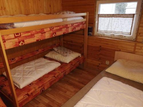 a room with two bunk beds in a cabin at Vidiecky dom in Stará Bašta