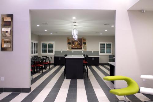 Grand Villa Inn and Suites Westchase/Chinatown Image