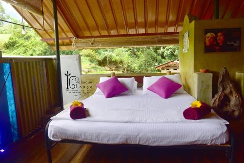 Galarawa Lodge tesisinde bir odada yatak veya yataklar