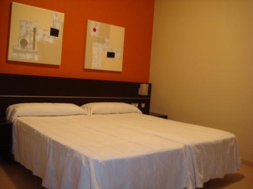 Cama o camas de una habitación en Hotel León Tierra de Vinos