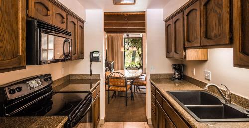 Virtuvė arba virtuvėlė apgyvendinimo įstaigoje Arroyo Roble Resort - Timeshare Week