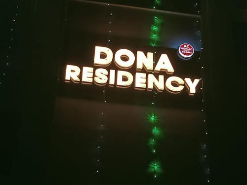 um sinal que diz danaresergy em uma parede em Dona Residency em Nedumbassery