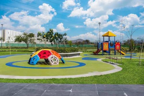 a park with a playground with a slide at Casa Chic entre Cuernavaca y Tequesquitengo in Alpuyeca