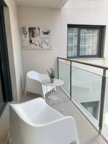 CALA ALTA modern apartment photo 16