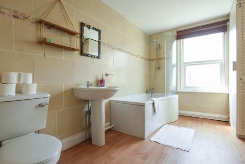 a bathroom with a sink and a toilet and a sink at 2bed flat central Southsea 5 mins to beach in Portsmouth
