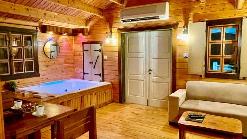 a large room with a tub in a wooden house at פינה ברמות - צימרים לנוף הכנרת in Moshav Ramot