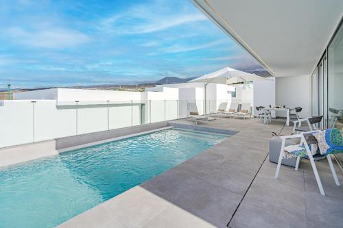 a swimming pool on the roof of a building at Villa Estándar 5 - Casangular by Upper in Adeje