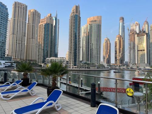 Gallery image of Amazing 1 bedroom apt in Marina in Dubai