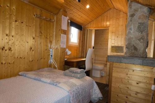 a bedroom with a bed in a wooden cabin at Casa El Drago-TAFIRA BAJA in Las Palmas de Gran Canaria