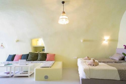 Santorini Oasis- Cave House