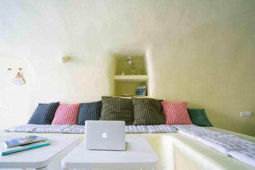 Santorini Oasis- Cave House