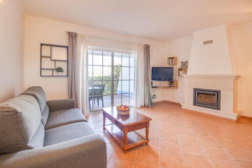 Villa Periquito 2BD Pool Fast WiFi AC Garden