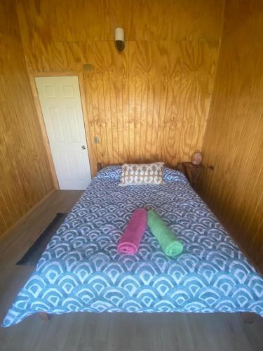 Ein Bett oder Betten in einem Zimmer der Unterkunft Habitación privada, con baño Privado