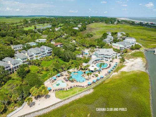 an aerial view of the durkin club inn and resorts at 4bd/3ba - Renovated Center Island Home & Garage Apt - Amenity Cards Avail - Pets ok in Fripp Island