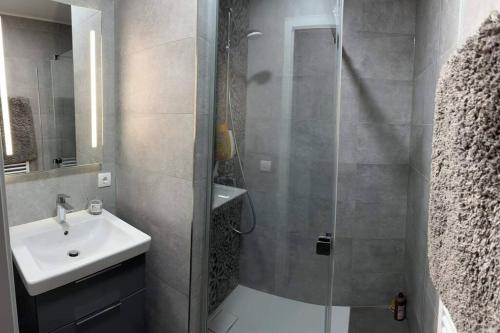 Ванна кімната в Le rez de chaussée de chez Jade
