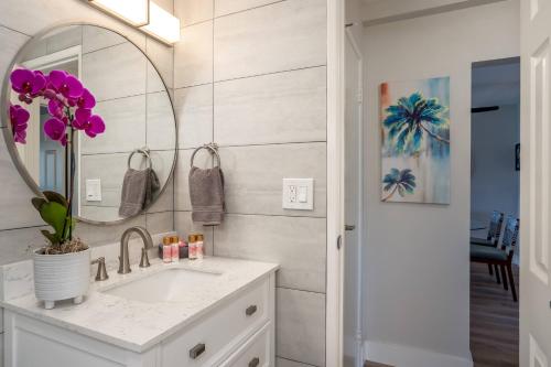 Et badeværelse på 2 Bedroom 2 Bath Luxury Oceanfront Resort Vistas