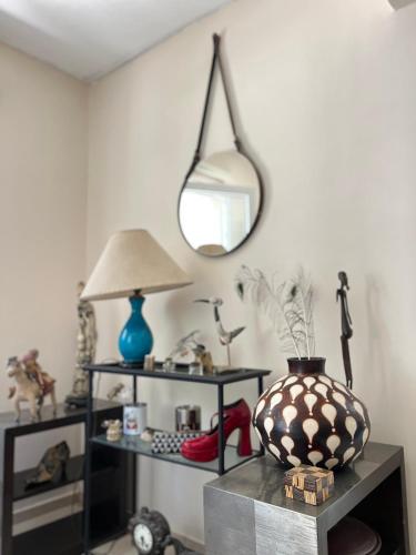 a room with a table with a vase and a mirror at Bonita Pampa in Santa Rosa