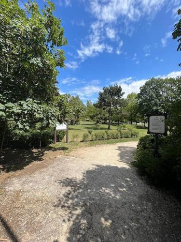 Photo de la galerie de l'établissement Le chic appartement de Gagny/parking gratuit, à Gagny