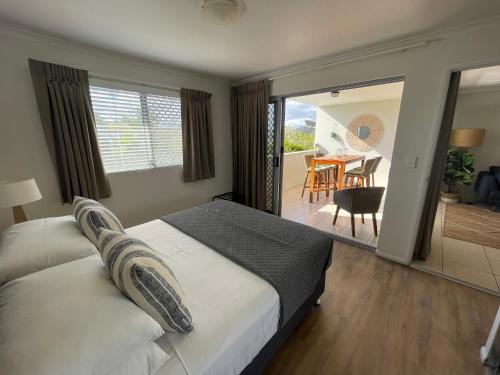 Katil atau katil-katil dalam bilik di City Stadium Apartment on the riverfront