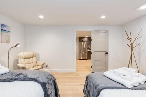 Кровать или кровати в номере Perch - Bellevue Splendor Fern Suite