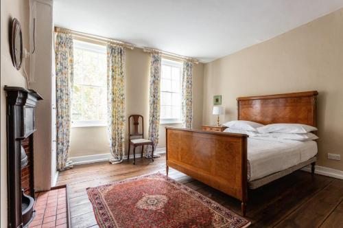 a bedroom with a bed and a large window at 3 Bedroom in the Heart of West End in London