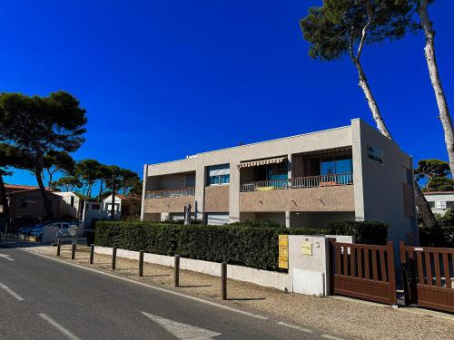 a building on the side of a street at Rivage de Rêve - Hyères Plage in Hyères
