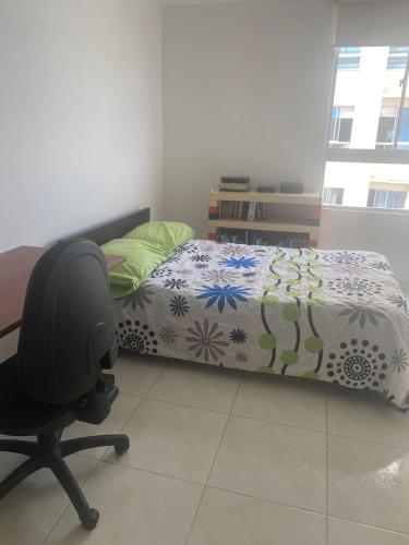 Säng eller sängar i ett rum på Habitacion Apartamento Neiva Conjunto Residencial