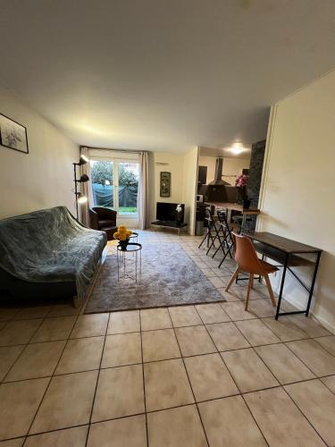 Photo de la galerie de l'établissement Appartement près du Stade De France + Parking Gratuit, à Saint-Denis