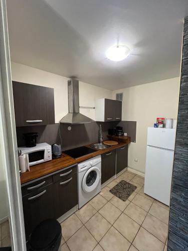 Photo de la galerie de l'établissement Appartement près du Stade De France + Parking Gratuit, à Saint-Denis